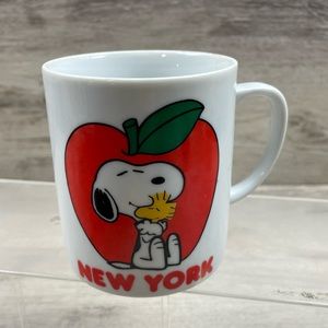 Rare Vintage 1965 Snoopy Apple New York Ceramic Mug United Feature Syndicate